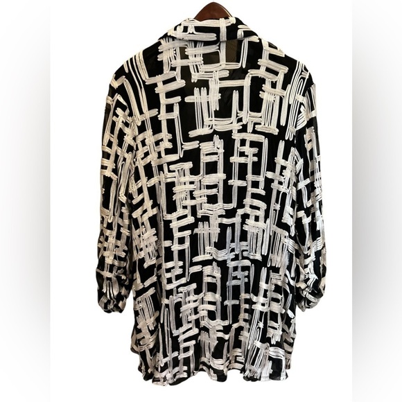 Chico’s Black and White Sheer Over Black Lining Long Top‎ Size 3 - Picture 4 of 8